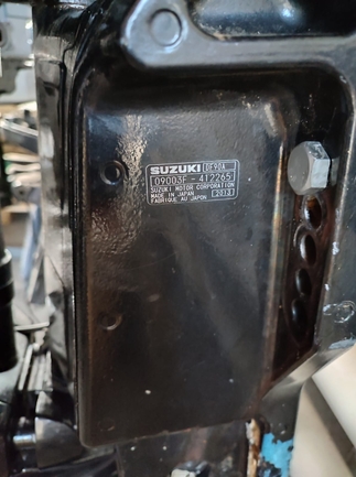 Резинка капота Suzuki
