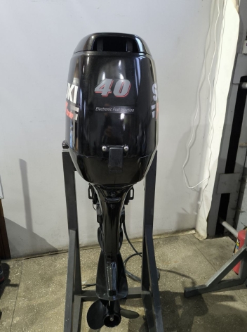 Лодочный мотор Suzuki DF 40
