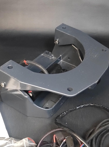 Выносной регулируемый транец c электроподъемом