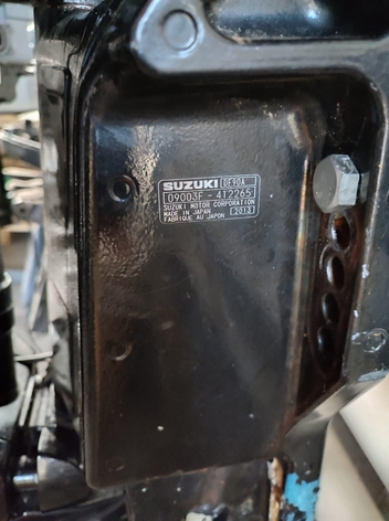 Резинка капота Suzuki 70, 80, 90